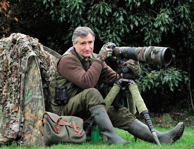 laurie campbell sat on grass with his camera equipment junior nature photography workshops