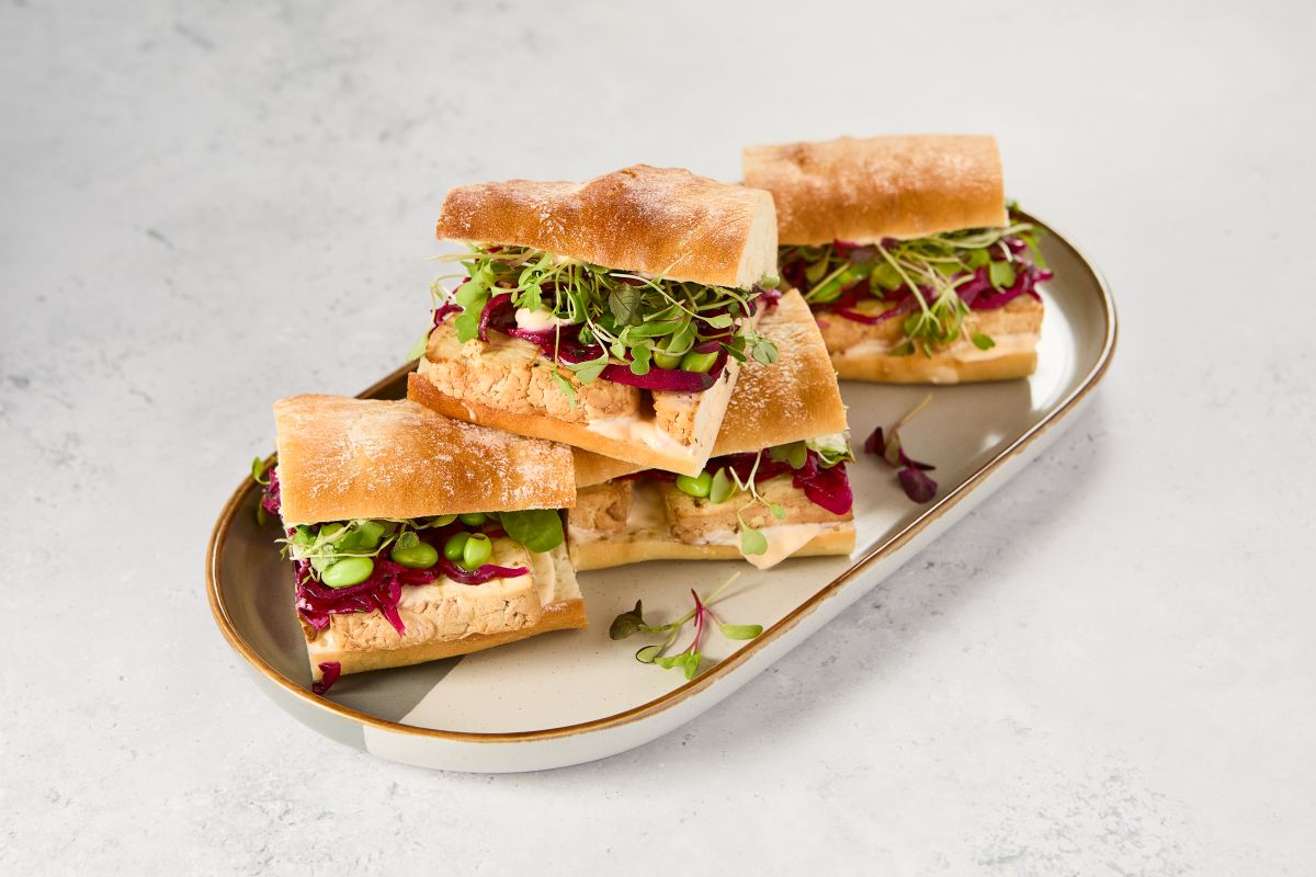 Family picnic in Lemur Lodge IMAGE: Robin Mair 2022